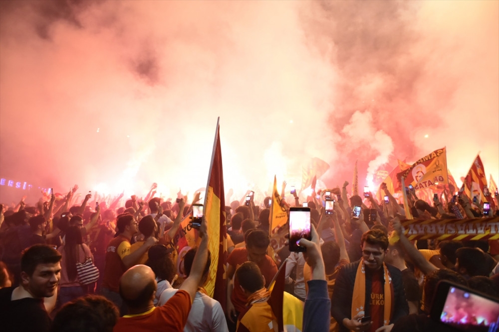 Galatasaray 2017- 2018 Yılı şampiyonu oldu, taraftarlar sabaha kadar uyumadı 24