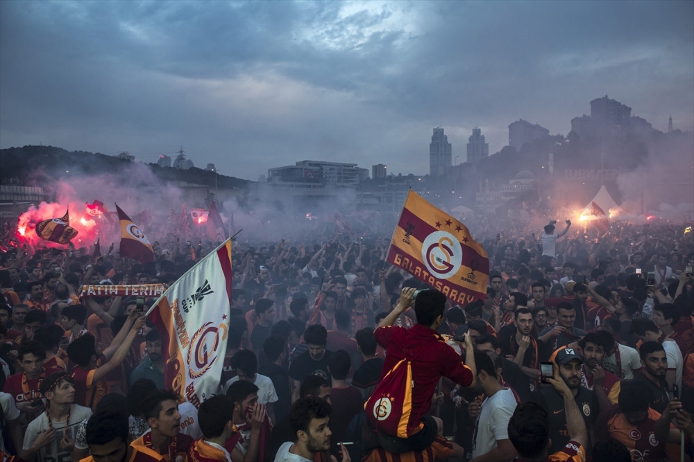 Galatasaray 2017- 2018 Yılı şampiyonu oldu, taraftarlar sabaha kadar uyumadı 3