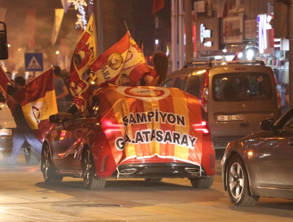 Galatasaray 2017- 2018 Yılı şampiyonu oldu, taraftarlar sabaha kadar uyumadı 4