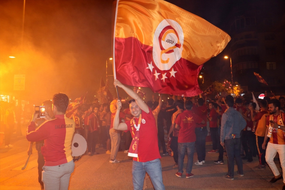 Galatasaray 2017- 2018 Yılı şampiyonu oldu, taraftarlar sabaha kadar uyumadı 40