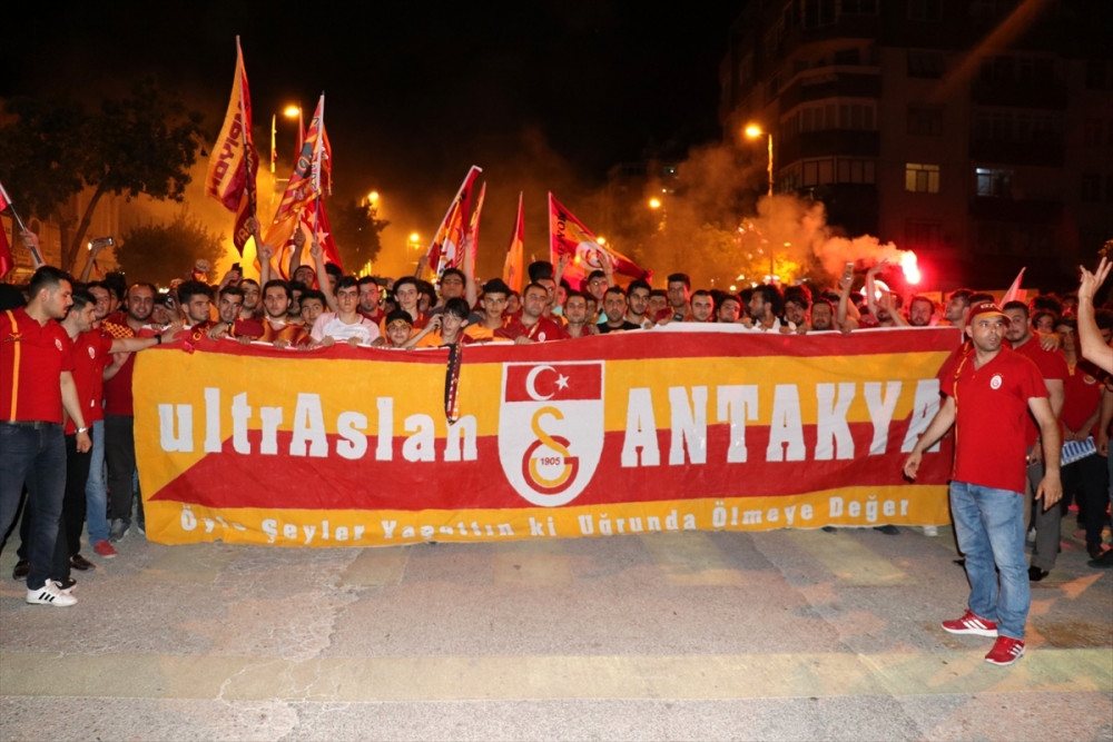 Galatasaray 2017- 2018 Yılı şampiyonu oldu, taraftarlar sabaha kadar uyumadı 41