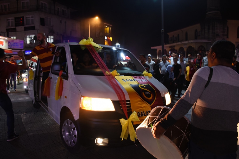 Galatasaray 2017- 2018 Yılı şampiyonu oldu, taraftarlar sabaha kadar uyumadı 44