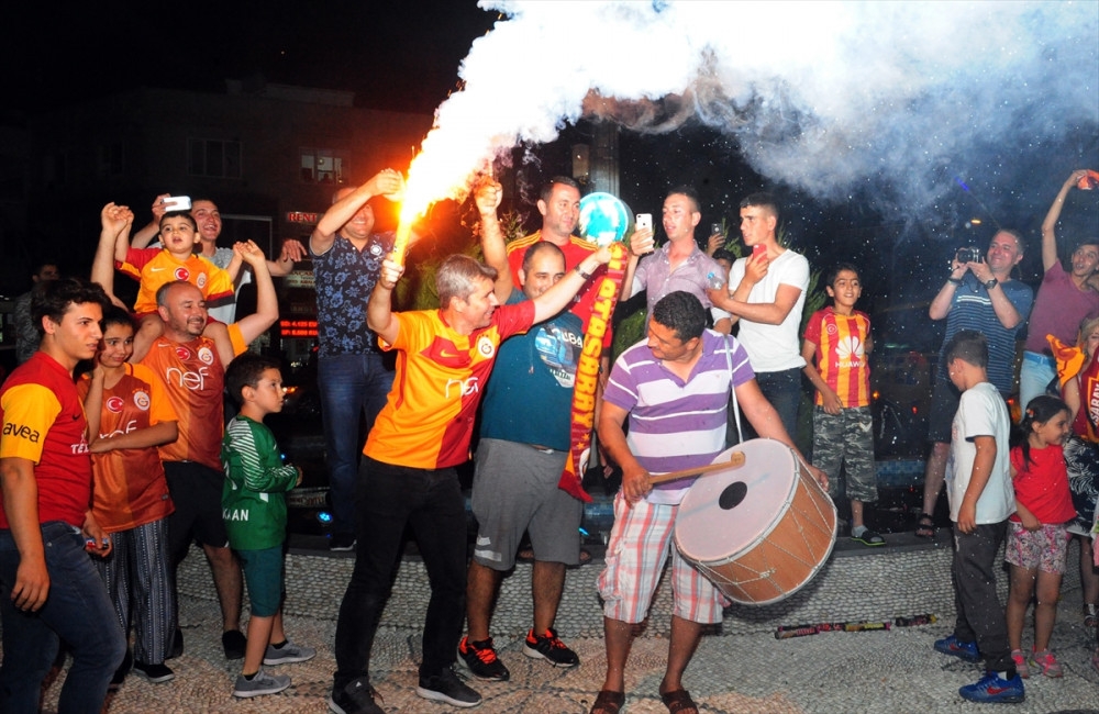 Galatasaray 2017- 2018 Yılı şampiyonu oldu, taraftarlar sabaha kadar uyumadı 50