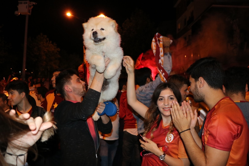 Galatasaray 2017- 2018 Yılı şampiyonu oldu, taraftarlar sabaha kadar uyumadı 9