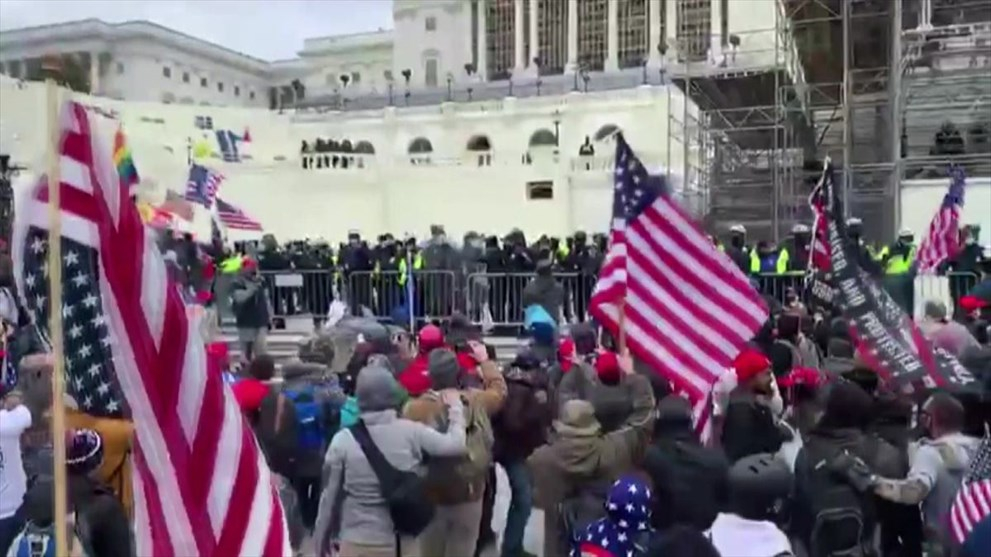 Bir kadın silahla yaralandı! İşgal altındaki kongre binasından ilk fotoğraflar 4