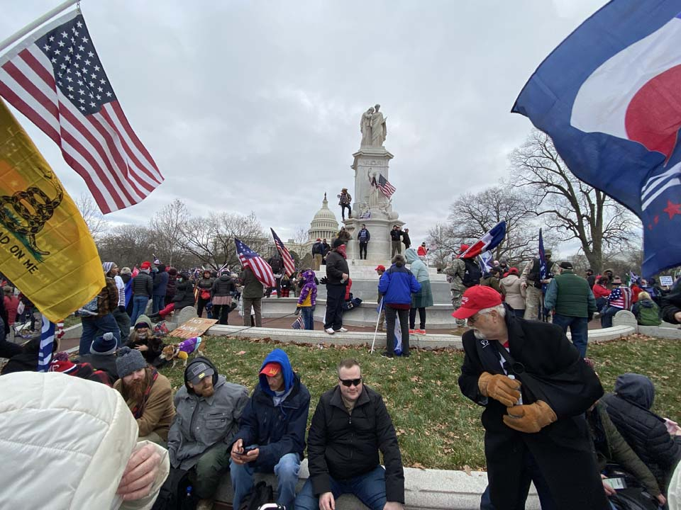 ABD'de kongre binası basıldı! Protestolar sürüyor, işte tarihi anlar... 12