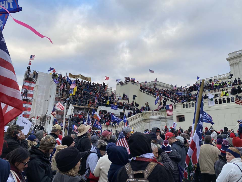 ABD'de kongre binası basıldı! Protestolar sürüyor, işte tarihi anlar... 4