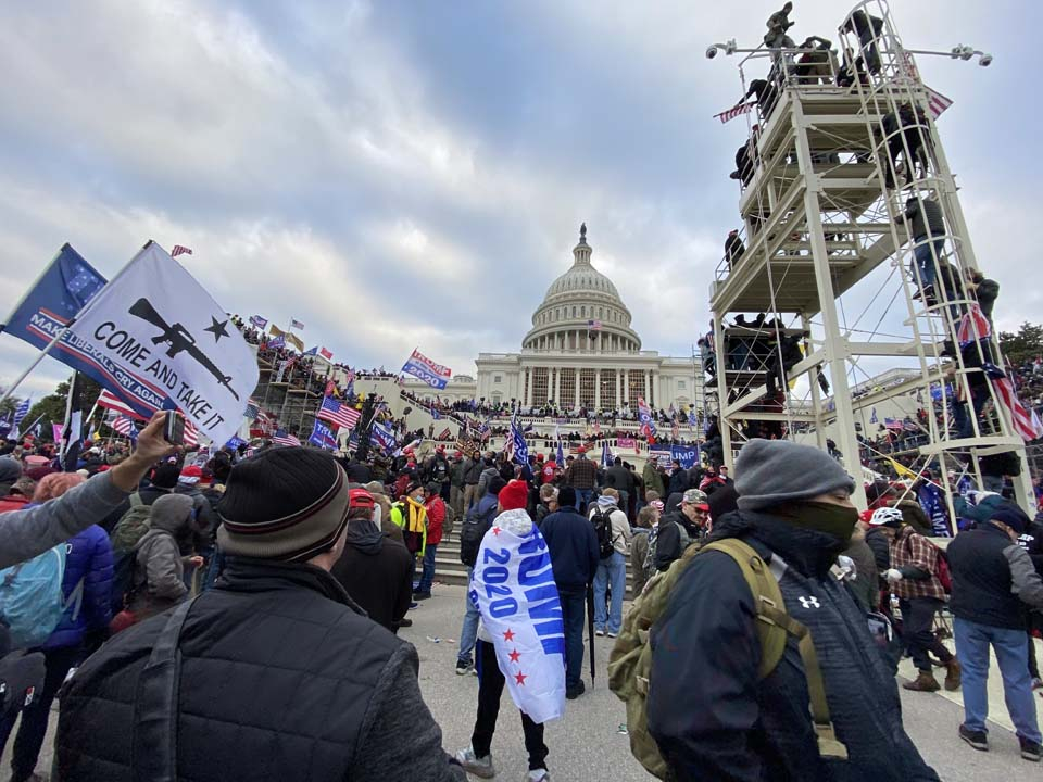 ABD'de kongre binası basıldı! Protestolar sürüyor, işte tarihi anlar... 6