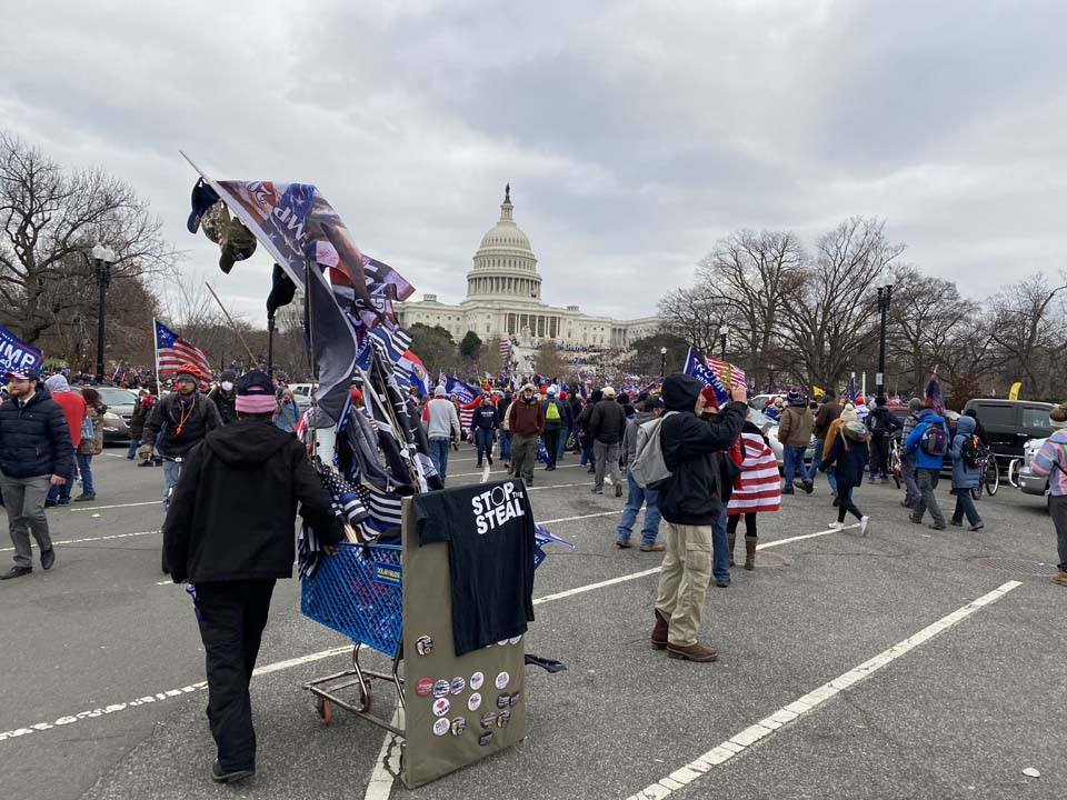 ABD'de kongre binası basıldı! Protestolar sürüyor, işte tarihi anlar... 8