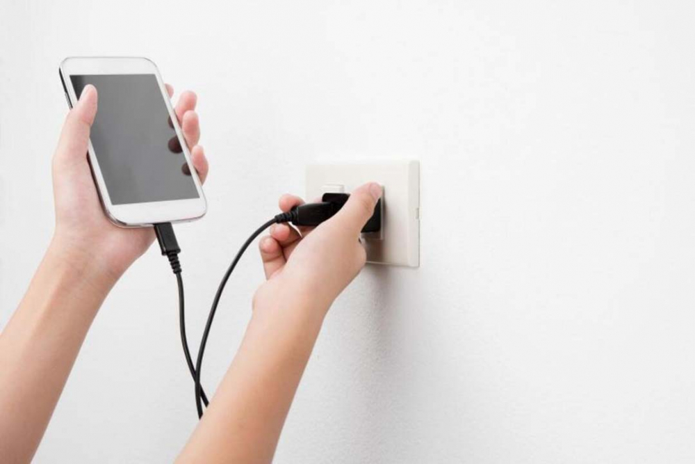 Bu hataya düşmeyin! İşte telefon şarjdayken uzak durulması gerekenler 1