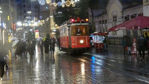 MGM'den İstanbul için sarı kodlu uyarı! Beklenen yağış başladı 10