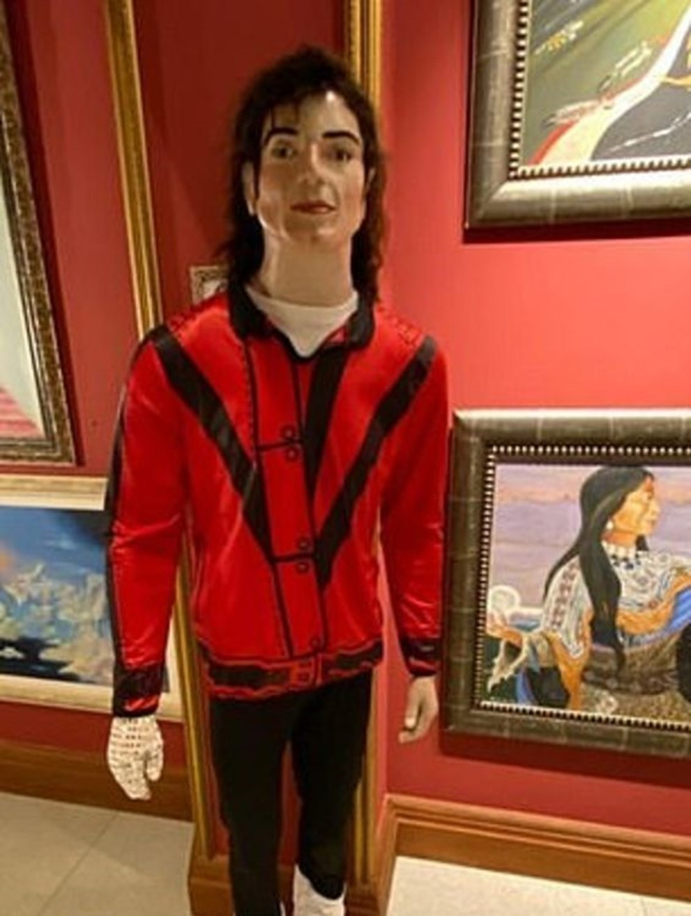 Brezilya'da yapılan balmumu heykeller sosyal medyada ti'ye alındı! 3