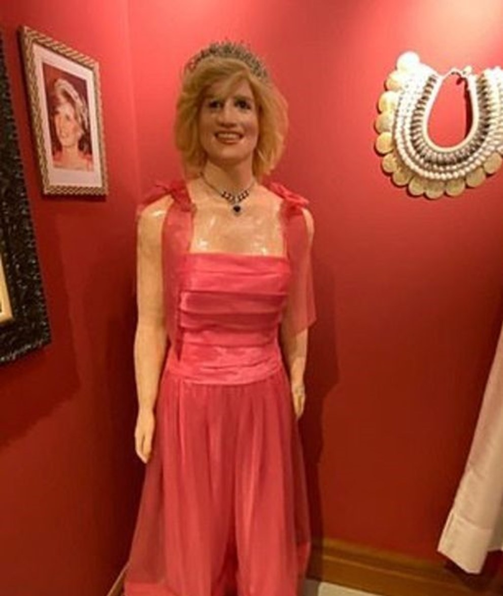 Brezilya'da yapılan balmumu heykeller sosyal medyada ti'ye alındı! 4