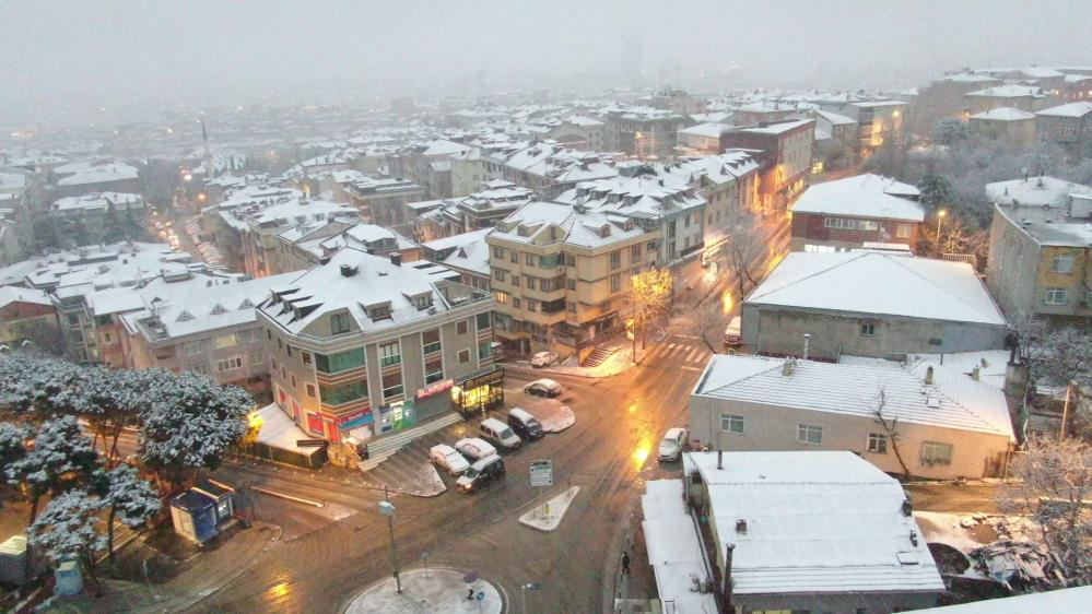 İstanbul'da yoğun kar yağışı: Kent beyaz örtüyle kaplandı! 10