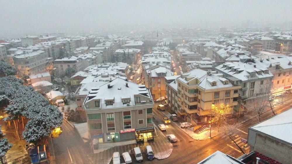 İstanbul'da yoğun kar yağışı: Kent beyaz örtüyle kaplandı! 11