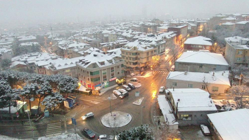 İstanbul'da yoğun kar yağışı: Kent beyaz örtüyle kaplandı! 14