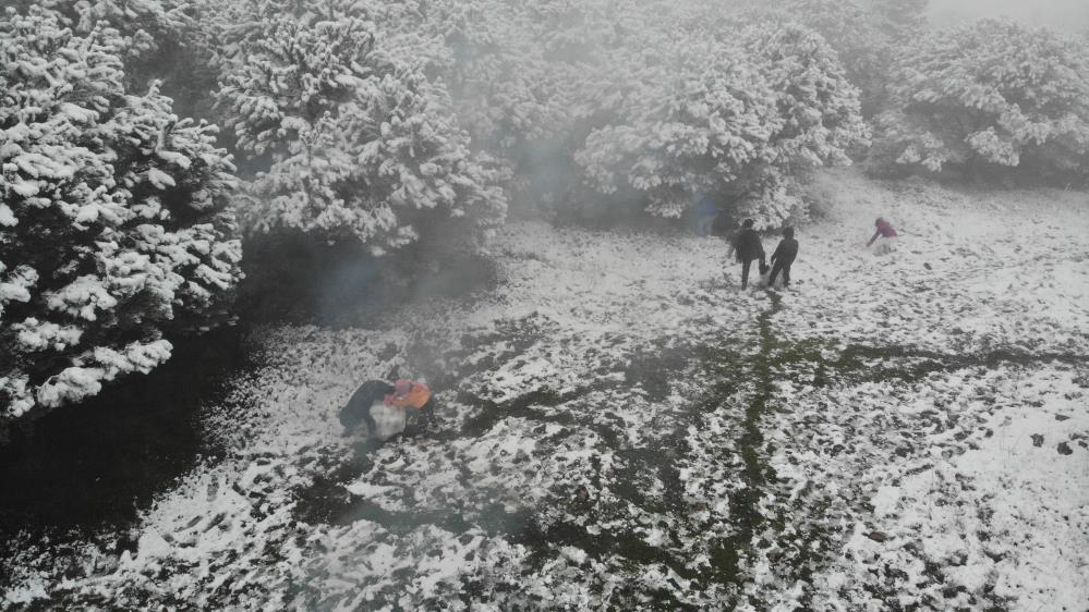 İstanbul'da yoğun kar yağışı: Kent beyaz örtüyle kaplandı! 2