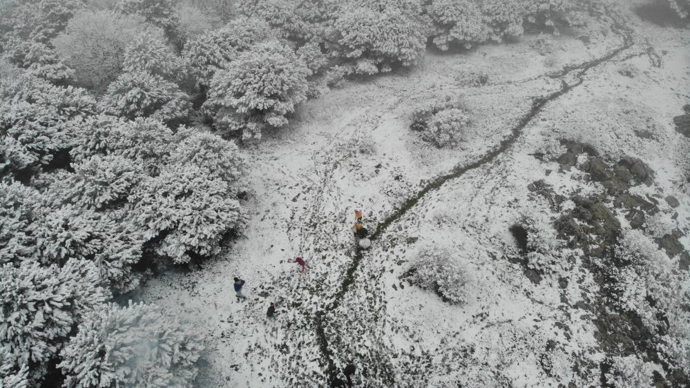 İstanbul'da yoğun kar yağışı: Kent beyaz örtüyle kaplandı! 4