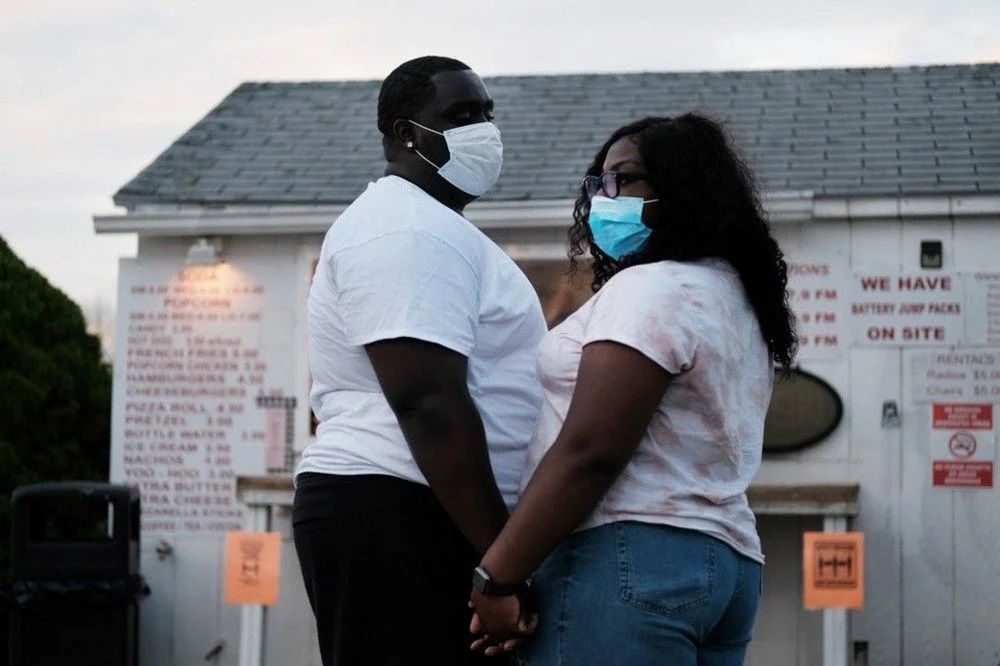 Koronavirüs sürecinde cinsel ilişkilerle ilgili yeni yönerge: Öpüşmeyin, prezervatif kullanın 11