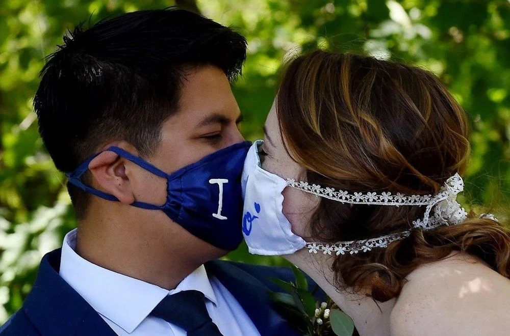 Koronavirüs sürecinde cinsel ilişkilerle ilgili yeni yönerge: Öpüşmeyin, prezervatif kullanın 3