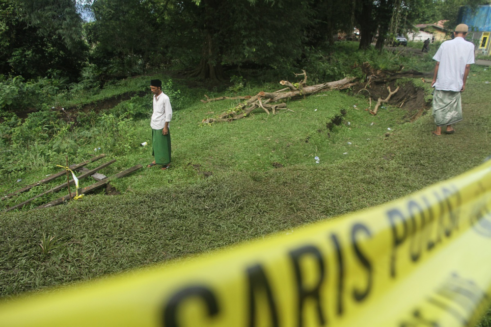 14 ev yıkılma tehlikesi geçirdi! Endonezya'daki toprak kayması paniğe neden oldu 17