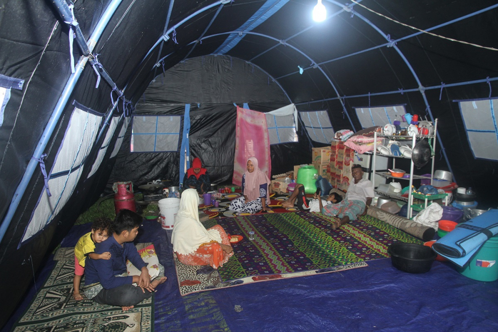 14 ev yıkılma tehlikesi geçirdi! Endonezya'daki toprak kayması paniğe neden oldu 3