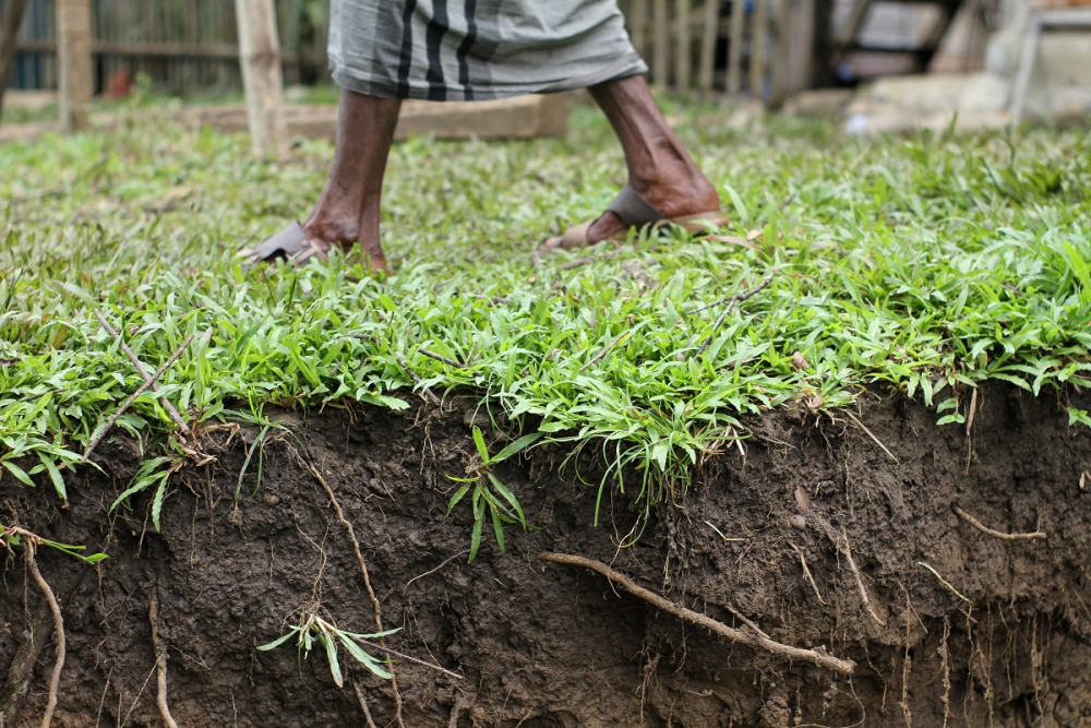 14 ev yıkılma tehlikesi geçirdi! Endonezya'daki toprak kayması paniğe neden oldu 6