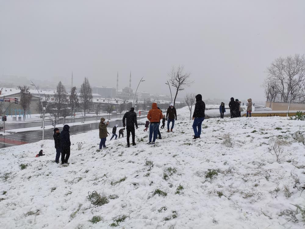 Pazartesi günü İstanbul'da kar yağacak mı? Meteoroloji Genel Müdürlüğü'nden art arda uyarı! 2