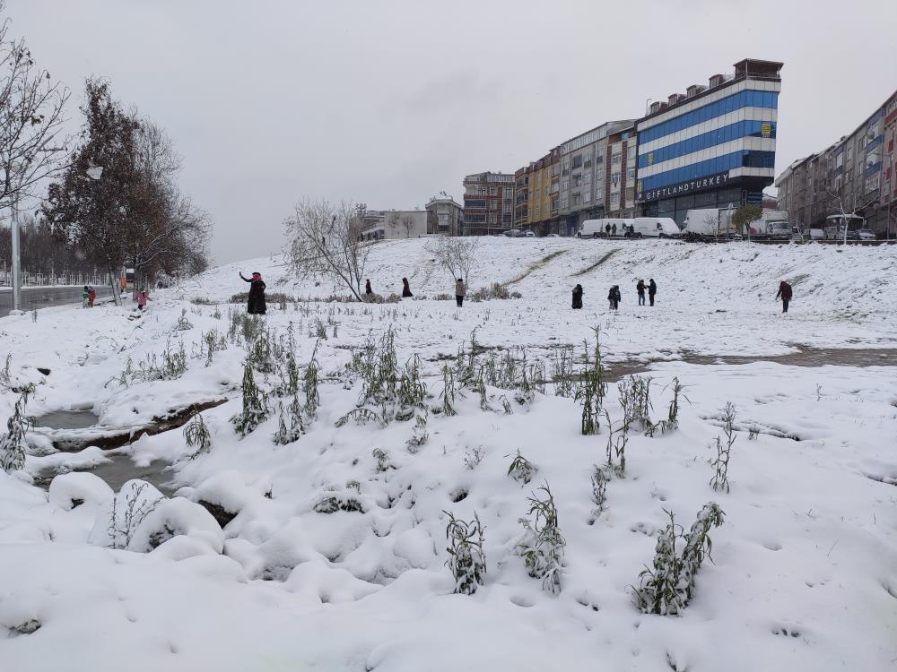 Pazartesi günü İstanbul'da kar yağacak mı? Meteoroloji Genel Müdürlüğü'nden art arda uyarı! 3