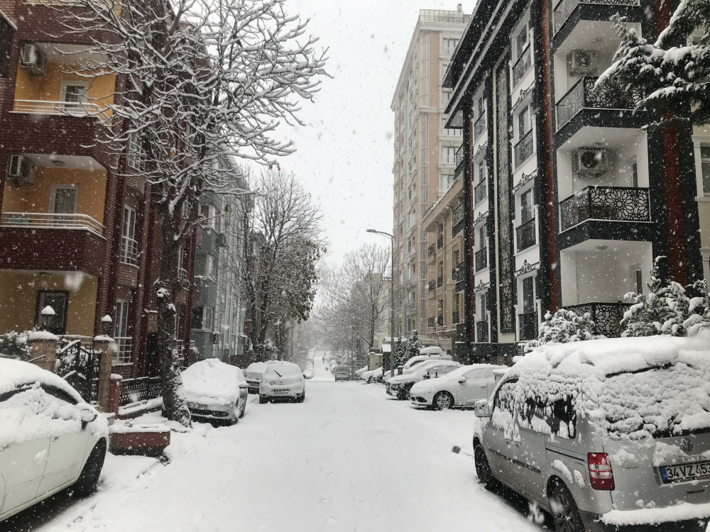 Kar yağışı mega kent İstanbul'a nefes alırdı! Barajlar doldu, 10 günlük su kazanıldı 5