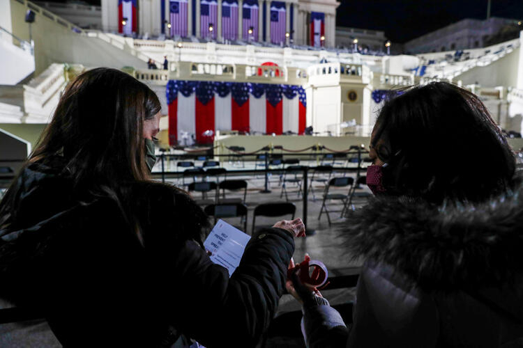 Dünya bu görüntüyü konuşuyor! Ivanka Trump, gözyaşlarını tutamadı! 3