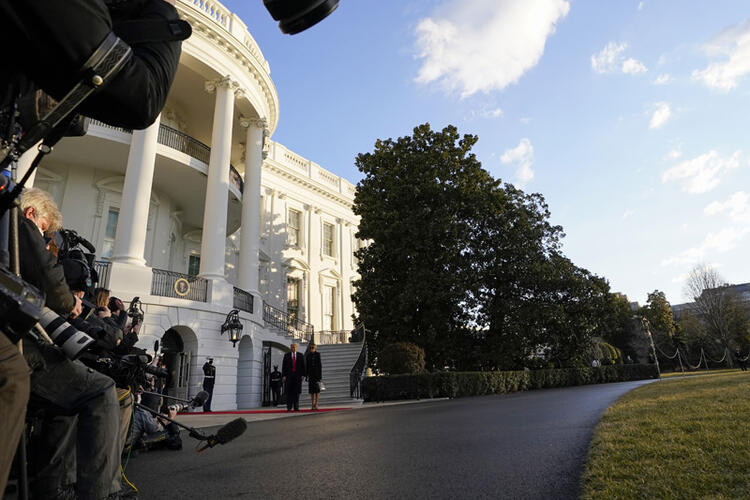 Dünya bu görüntüyü konuşuyor! Ivanka Trump, gözyaşlarını tutamadı! 5