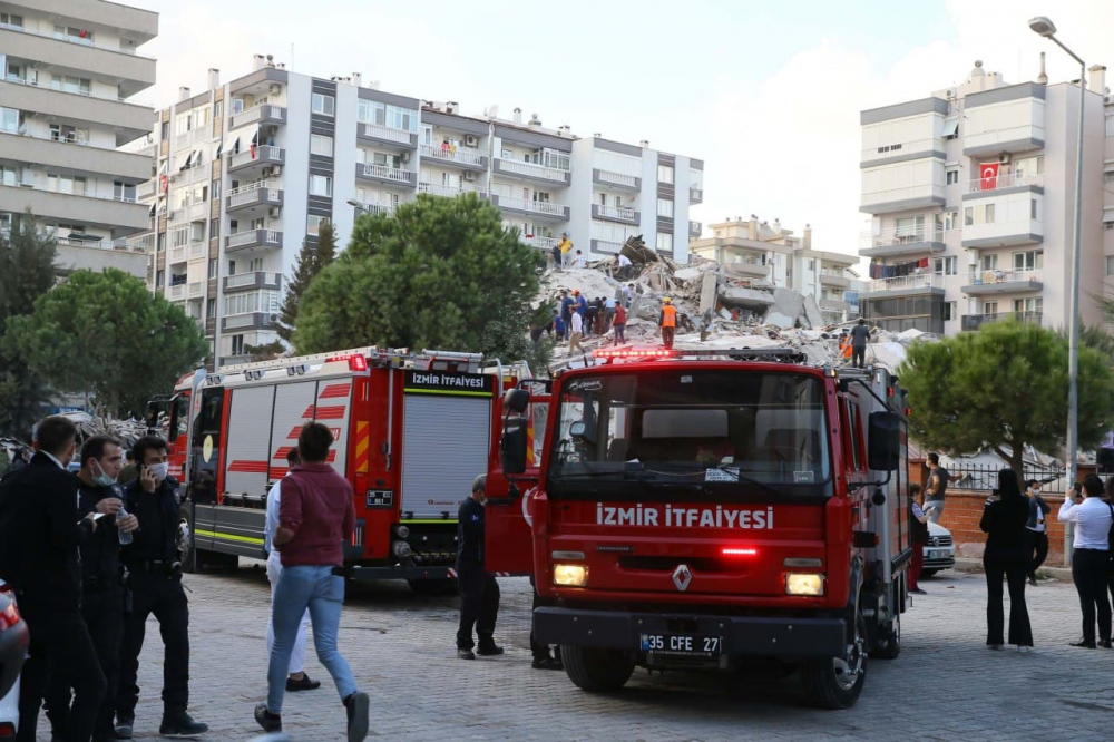 İzmir beşik gibi sallanıyor: Bölgedeki deprem fırtınası durulmuyor! 18