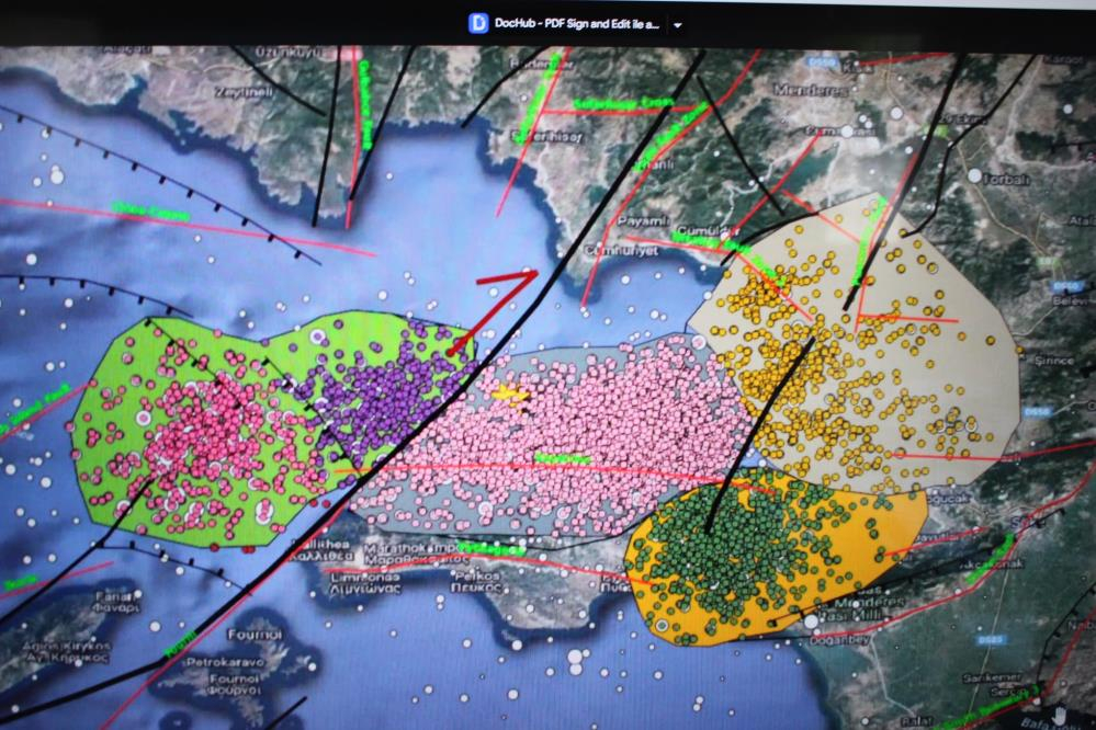 İzmir beşik gibi sallanıyor: Bölgedeki deprem fırtınası durulmuyor! 4