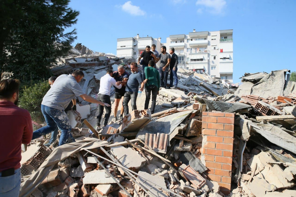 İzmir beşik gibi sallanıyor: Bölgedeki deprem fırtınası durulmuyor! 8