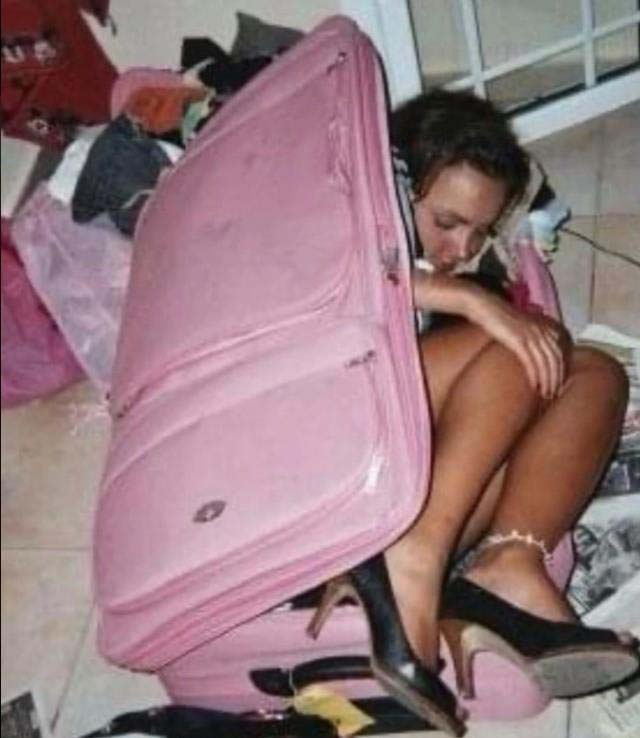 Survivor'un düzenlediği 'Alkolde ölçüyü kaçıranların düştüğü haller' yarışmasında birinci seçildi! 3