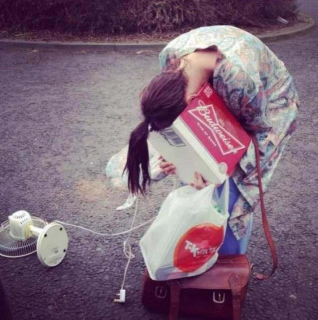 Survivor'un düzenlediği 'Alkolde ölçüyü kaçıranların düştüğü haller' yarışmasında birinci seçildi! 4