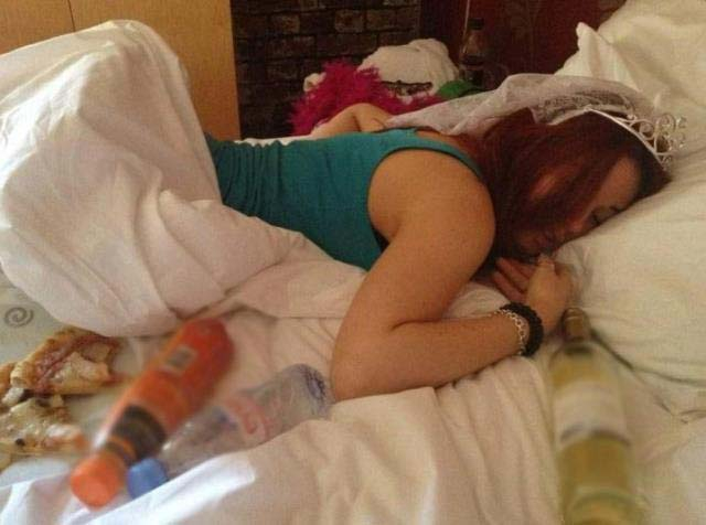 Survivor'un düzenlediği 'Alkolde ölçüyü kaçıranların düştüğü haller' yarışmasında birinci seçildi! 5