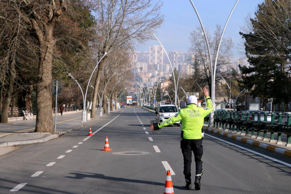 Bilim Kurulu Üyesi İlhan kısıtlamalar için konuştu! Vaka sayılarının inmesi gereken sayısı söyledi 7