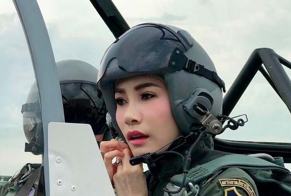 Tayland kralından flaş karar! Metresini kraliçe ilan etti 10