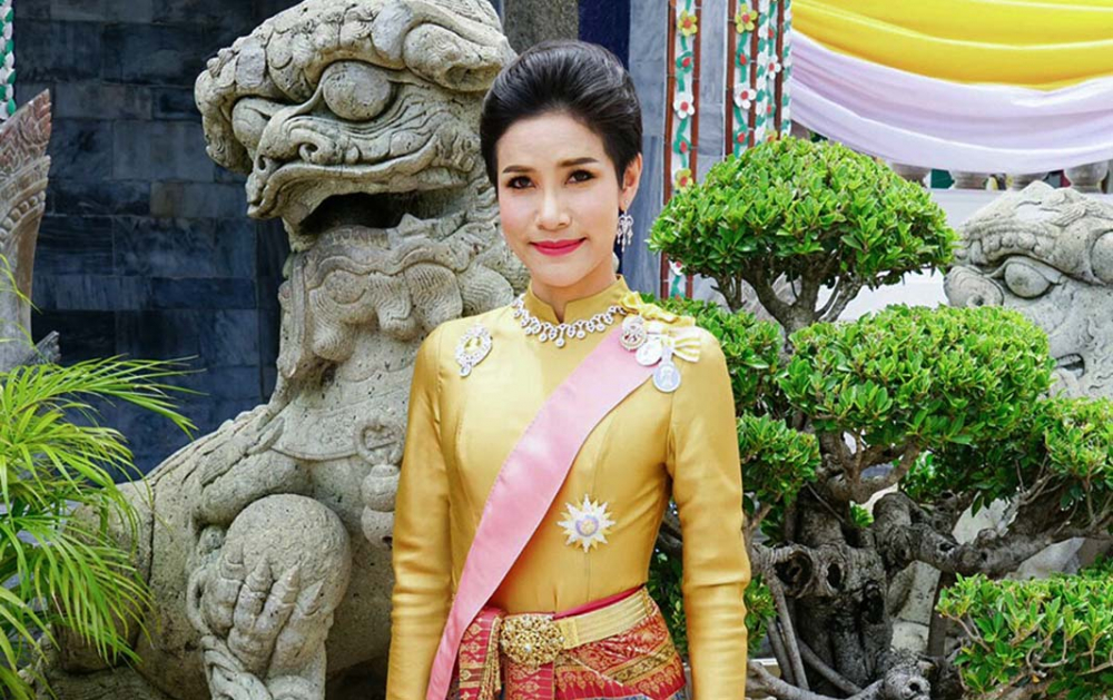 Tayland kralından flaş karar! Metresini kraliçe ilan etti 16