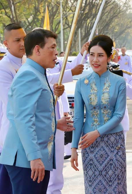 Tayland kralından flaş karar! Metresini kraliçe ilan etti 7