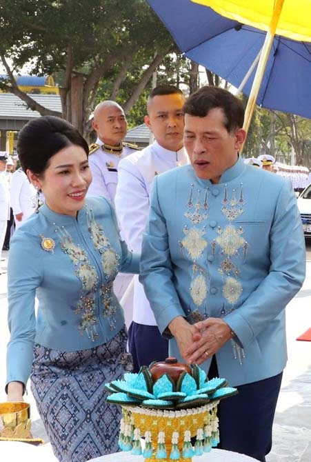 Tayland kralından flaş karar! Metresini kraliçe ilan etti 8