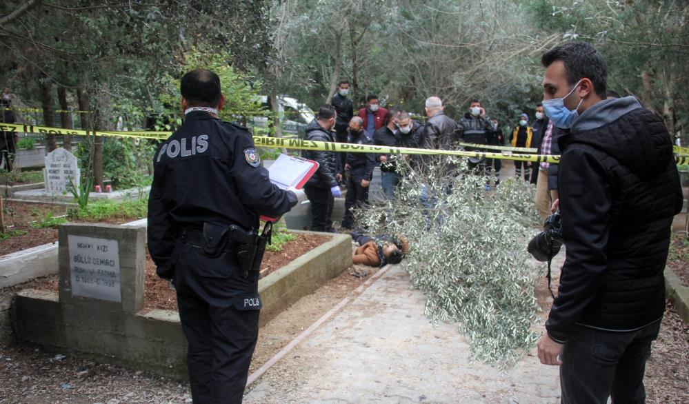 Adana'da dehşet: Babasının mezarı başında ölü bulundu! 1