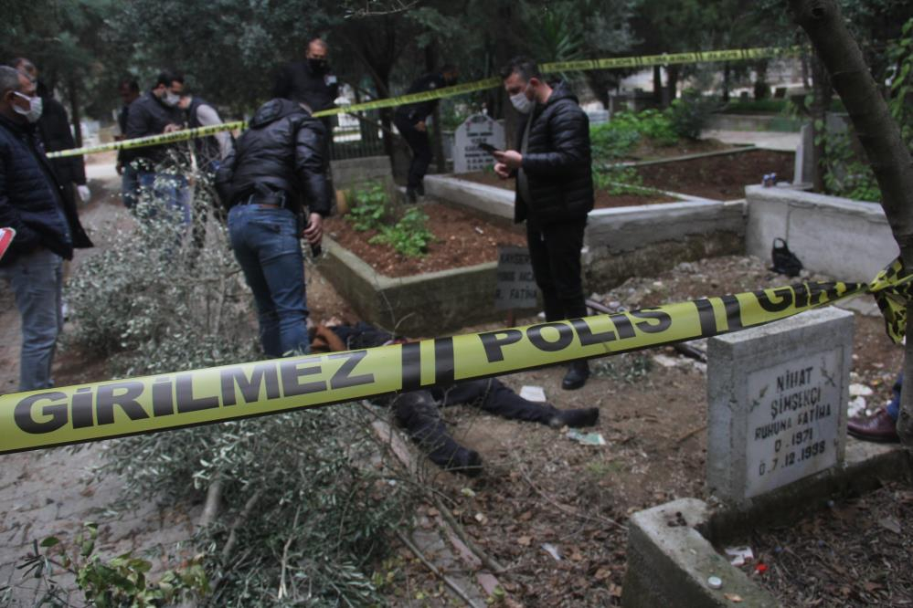 Adana'da dehşet: Babasının mezarı başında ölü bulundu! 6