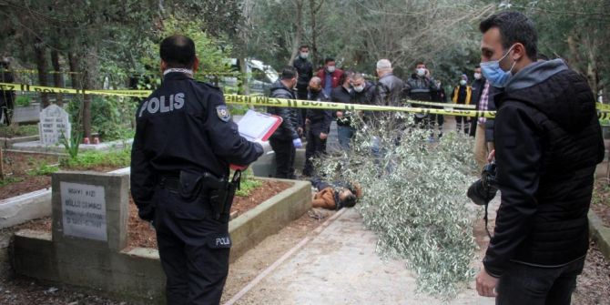 Adana'da dehşet: Babasının mezarı başında ölü bulundu!