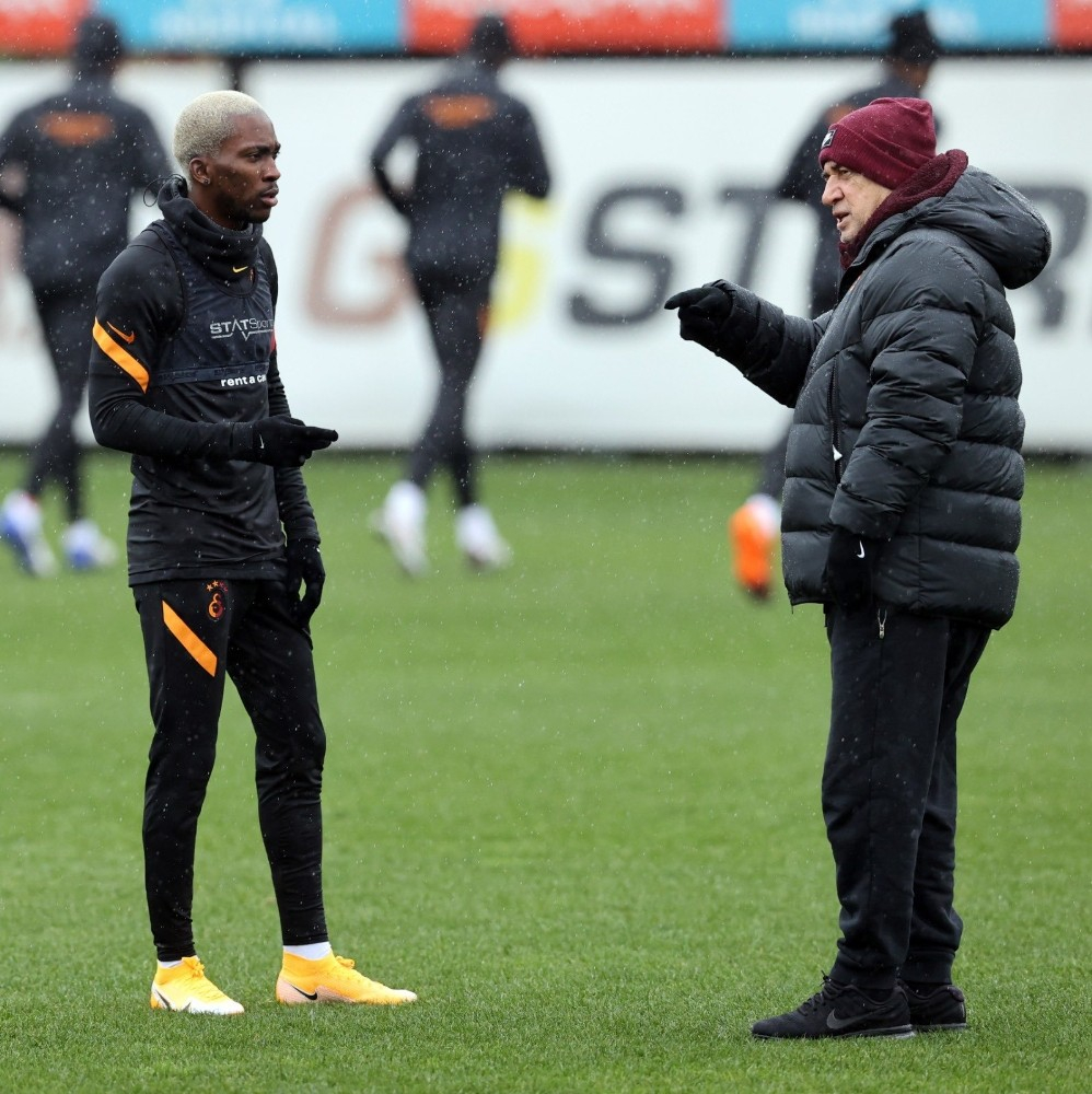 Henry Onyekuru, Galatasaray'daki 3'üncü döneminin ilk antrenmanına çıktı! 6