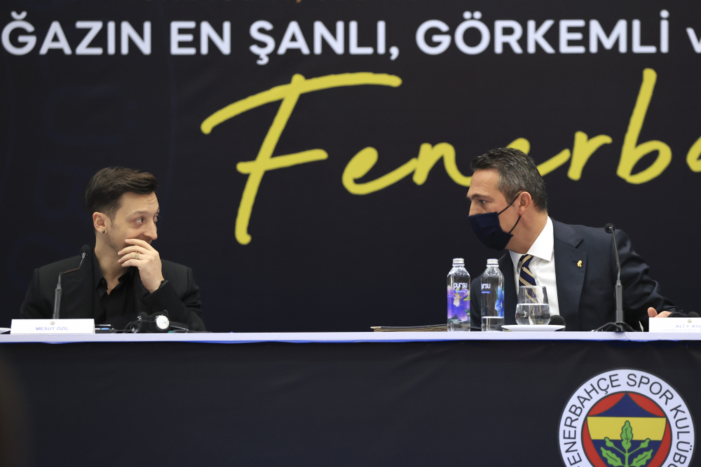 Mesut Özil imzayı attı! İşte, imza töreninden geriye kalanlar... 1