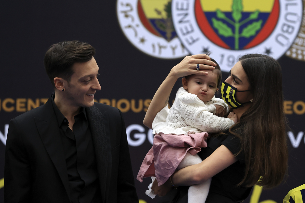 Mesut Özil imzayı attı! İşte, imza töreninden geriye kalanlar... 16