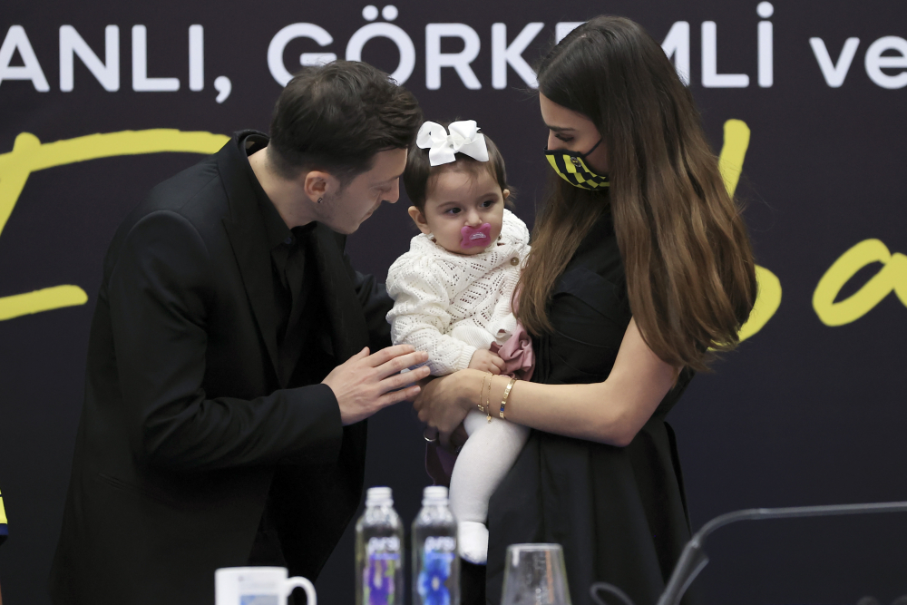 Mesut Özil imzayı attı! İşte, imza töreninden geriye kalanlar... 17